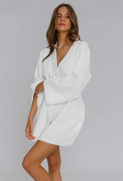 The linen bathrobe, essential to your interior outfit