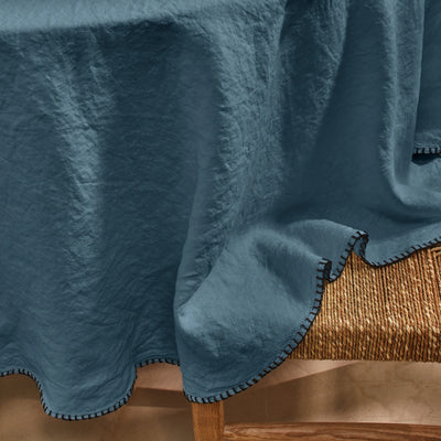 Nappe ronde en lin lavé point de cheval bleu français