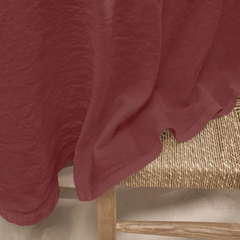 Nappe sur mesure ronde en lin ajouré brique