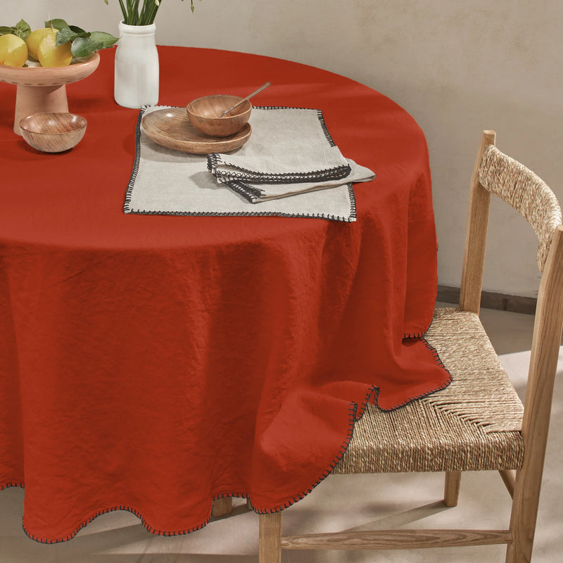Nappe sur mesure ronde en lin lavé avec point de cheval corail