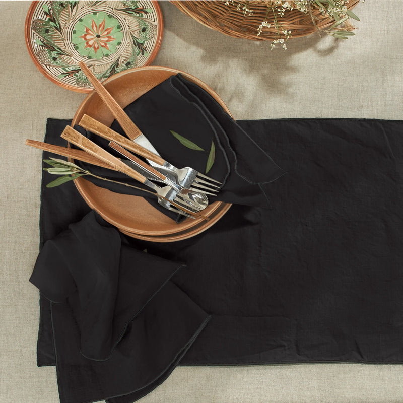 Set de table bordé en lin lavé encre noire