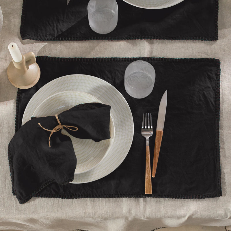 Sets de table "Point de Cheval" en lin lavé encre noire