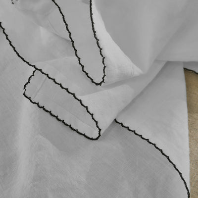 Chemin de table bordure crochet en lin lavé gris minéral