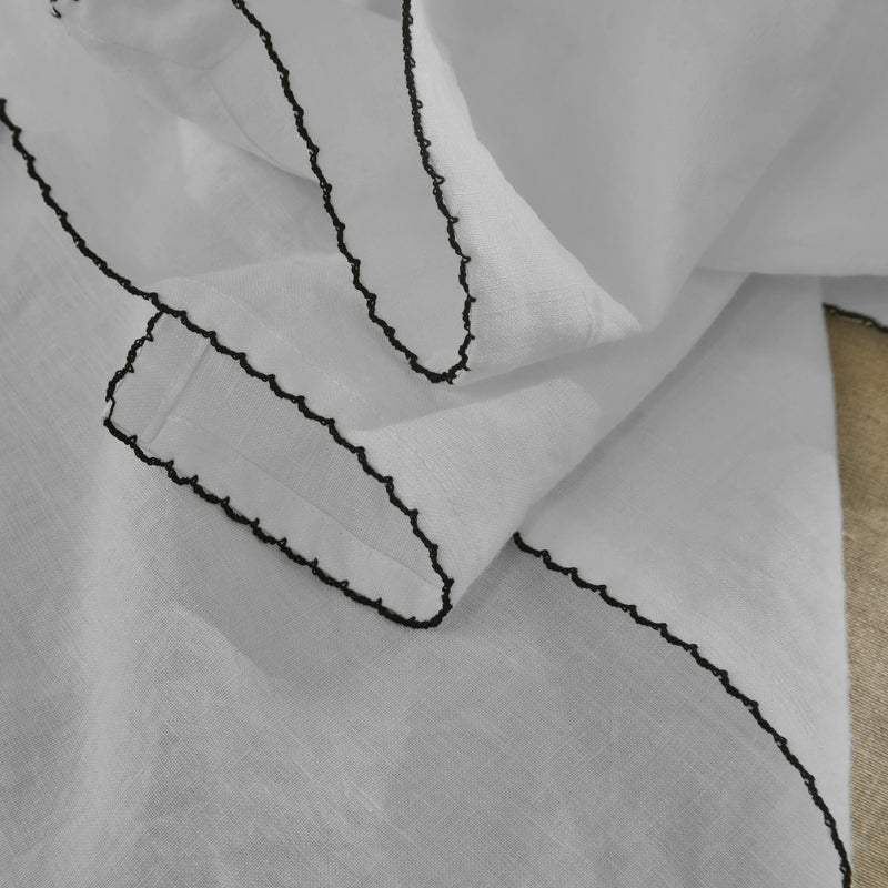 Chemin de table bordure crochet en lin lavé gris minéral