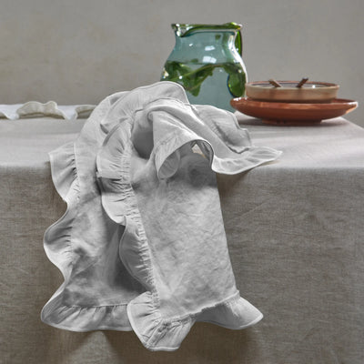 Serviettes de table à volants en lin lavé gris minéral