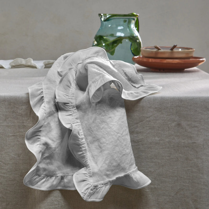 Serviettes de table à volants en lin lavé gris minéral