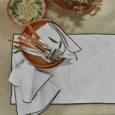 Set de table bordé en lin lavé gris minéral