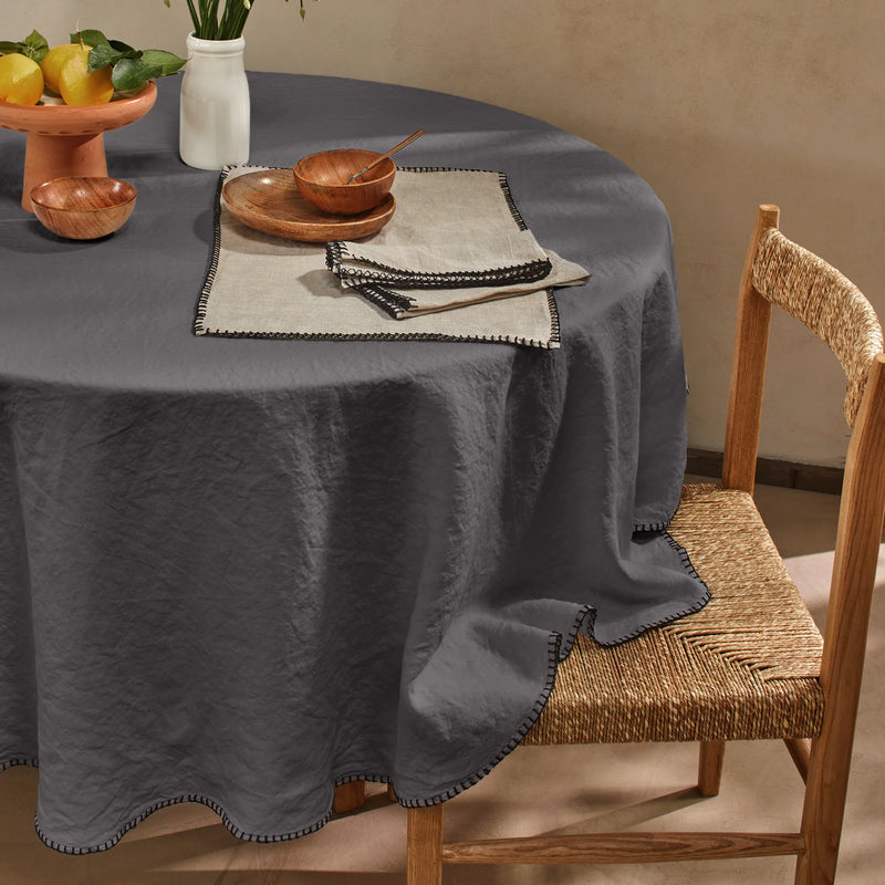 Nappe sur mesure ronde en lin lavé avec point de cheval gris plomb