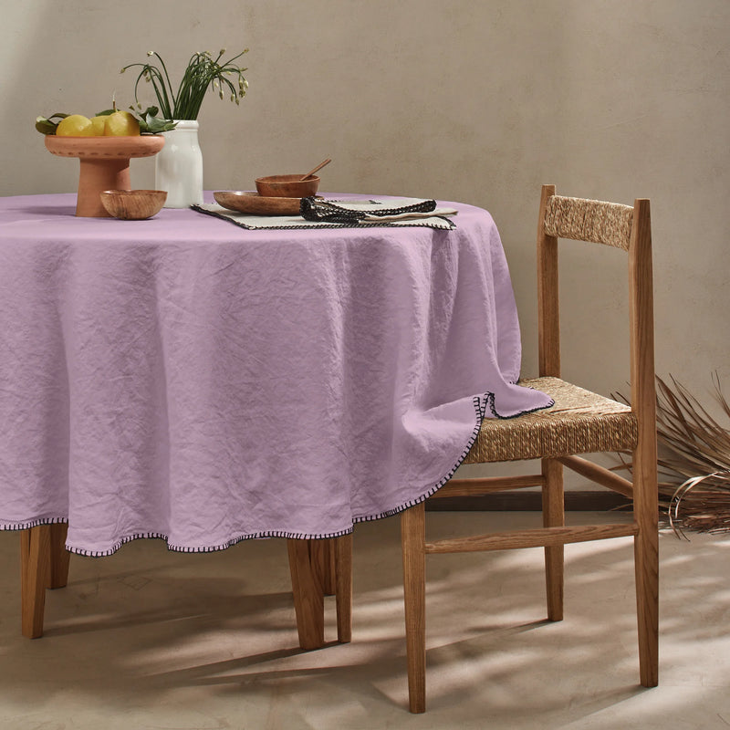 Nappe ronde sur mesure en lin avec point de cheval lilas