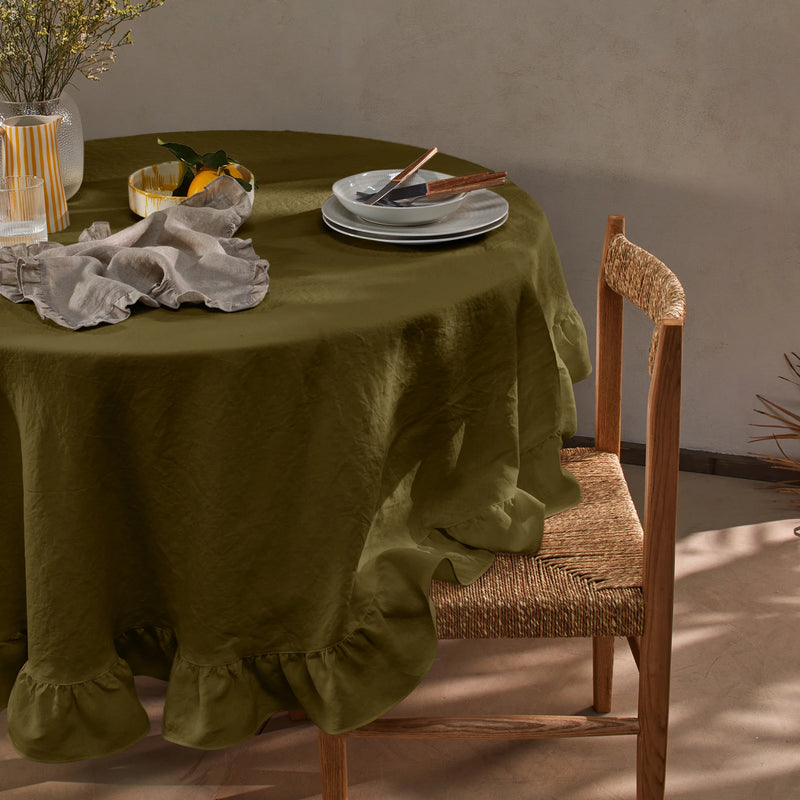 Nappe ronde en lin lavé à volant vert olive