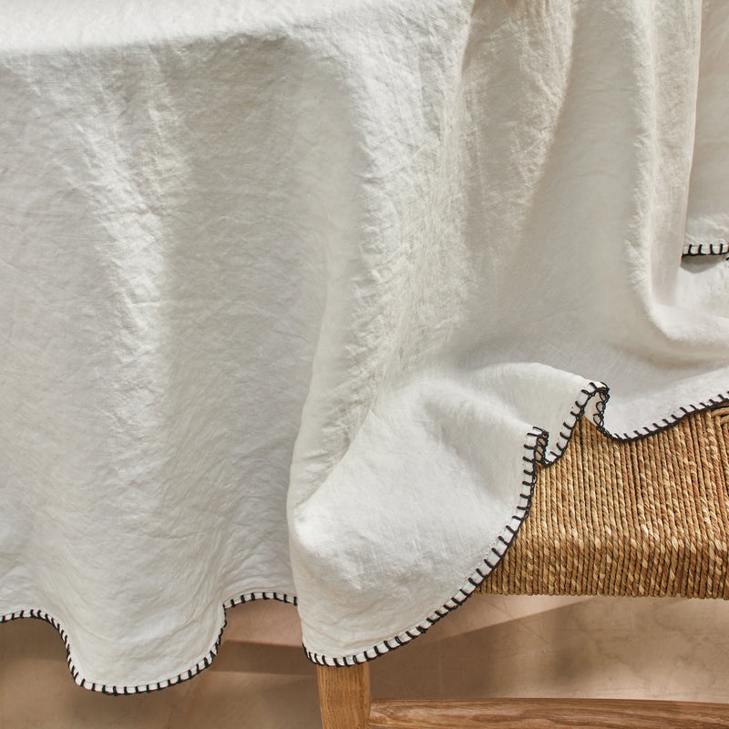 Nappe en lin ronde sur mesure avec point de cheval ivoire
