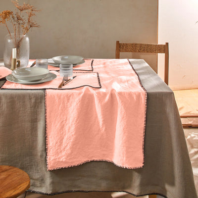 Chemin de table en lin bordé "point de cheval" rose