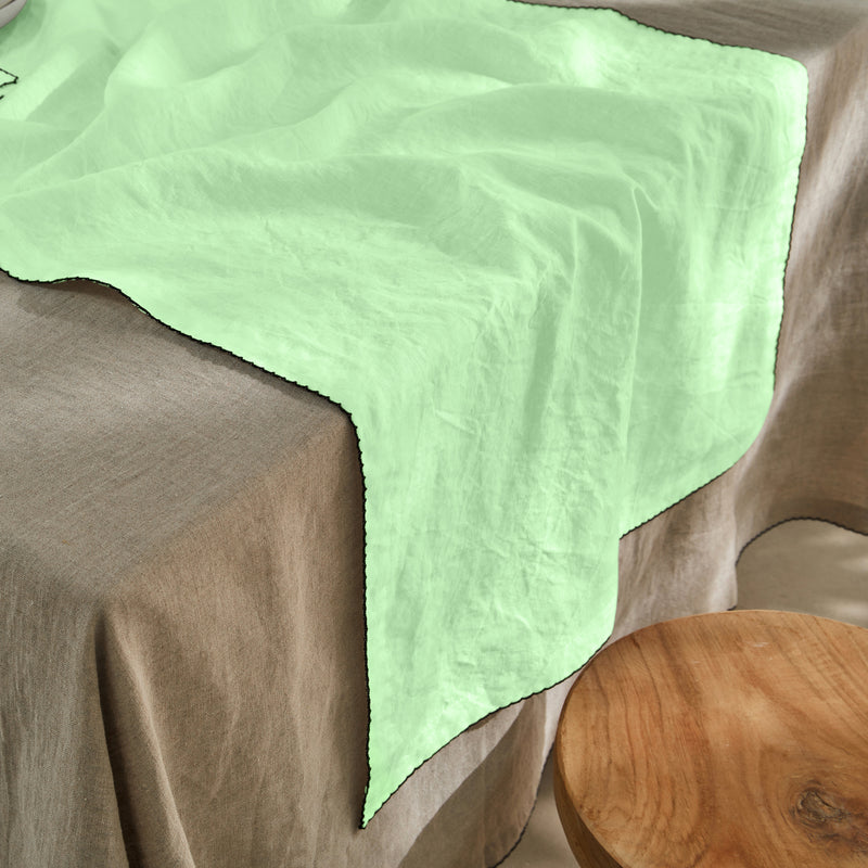 Chemin de table en lin lavé bordure crochet vet menthe