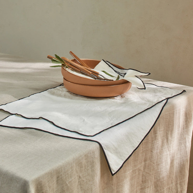 Set de table bordé en lin ivoire
