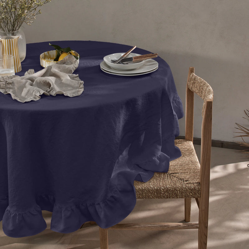 Nappe en lin lavé ovale a volant bleu nuit